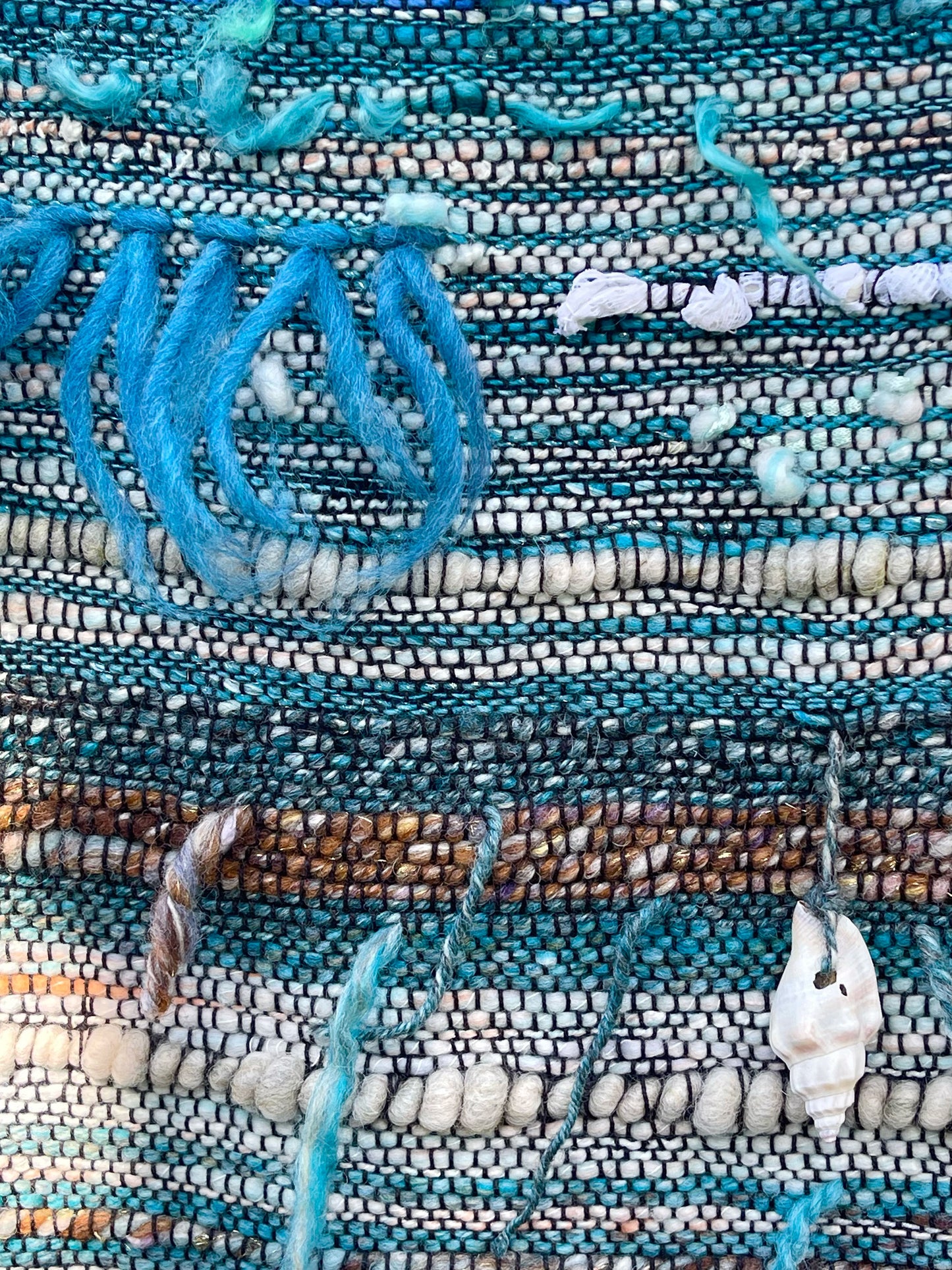 Hand weaving with handspun yarns and art yarns
