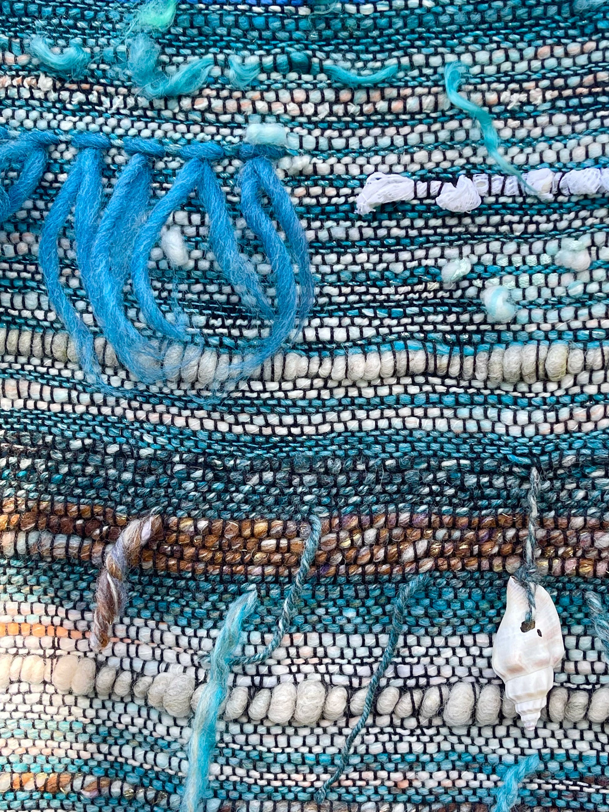 Hand weaving with handspun yarns and art yarns